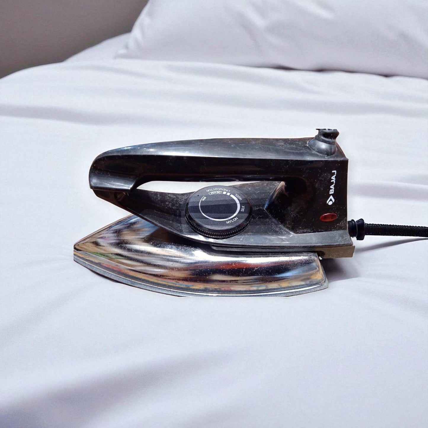 Bajaj Dry Iron 600W – Non-Stick Soleplate, Cool Touch Handle & 360° Swivel Cord